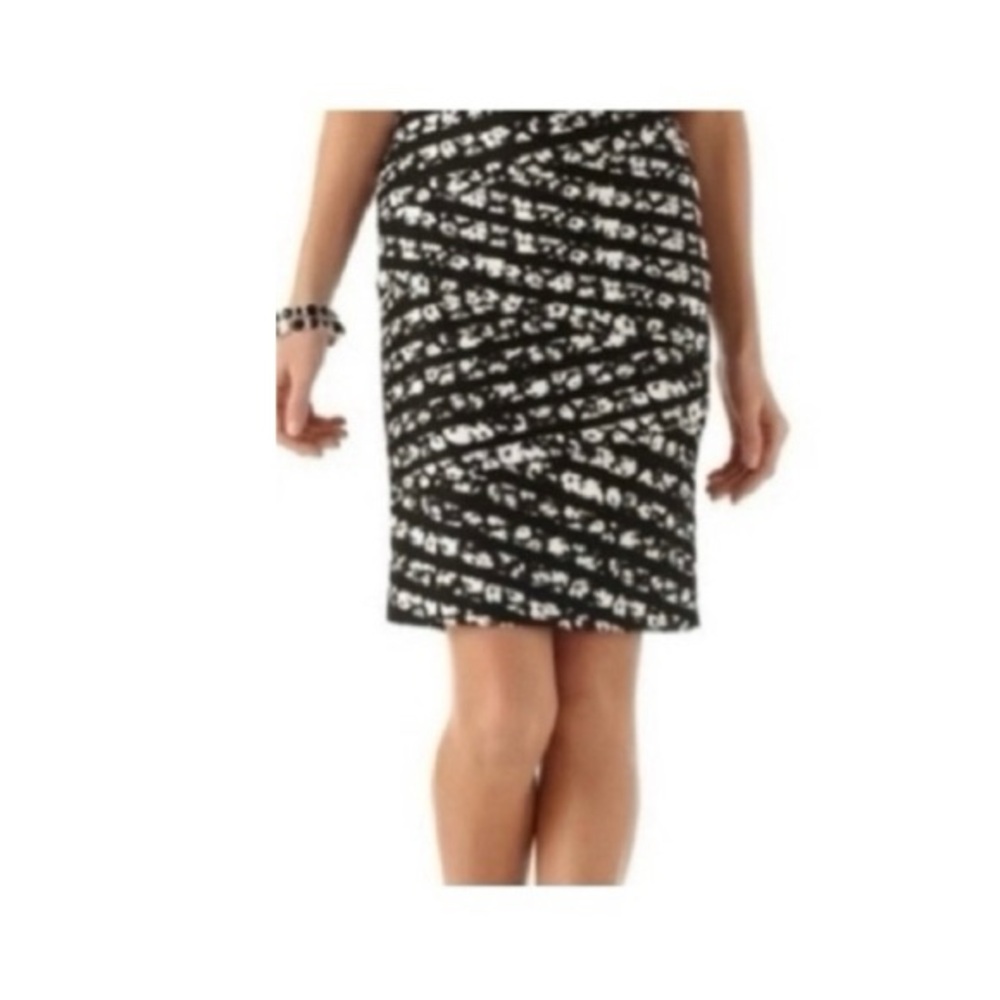 White‎ House Black Market Floral Mesh Pencil Skirt
